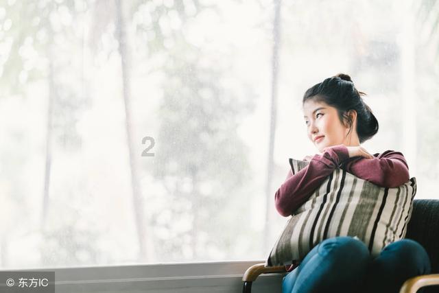 救援年轻女歌手